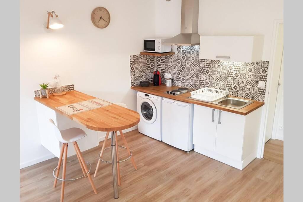 Studio Hyper Centre Avec Balcon Apartment Chateauroux Bagian luar foto