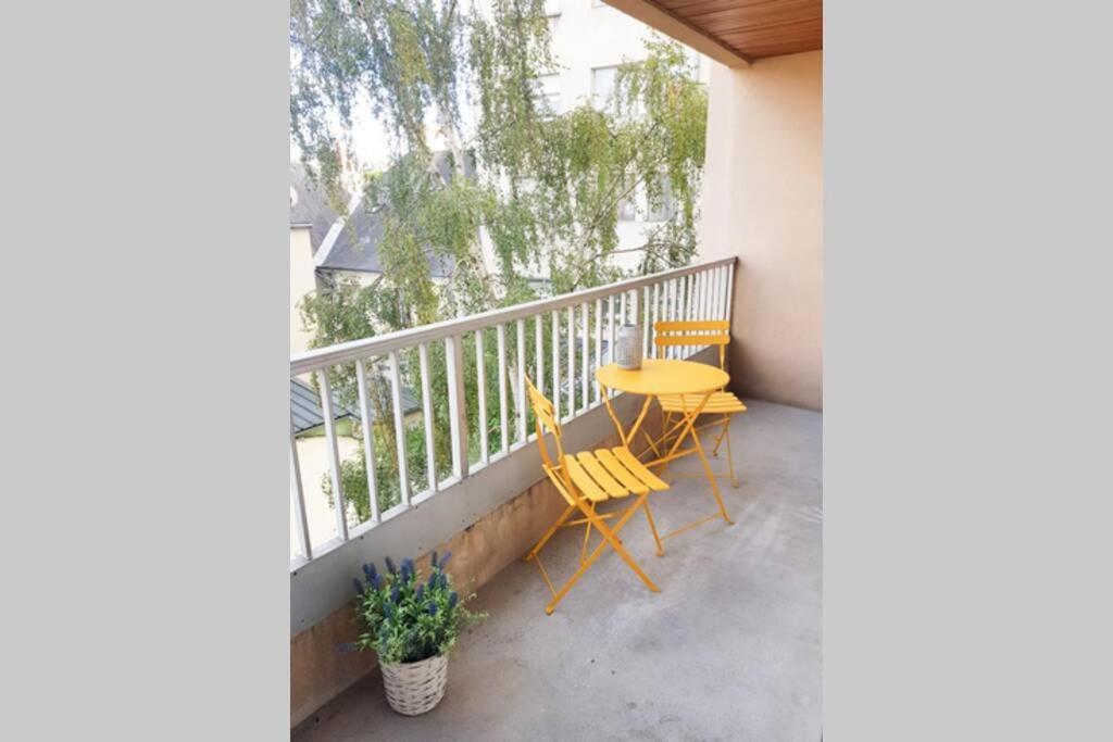 Studio Hyper Centre Avec Balcon Apartment Chateauroux Bagian luar foto