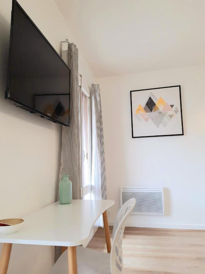 Studio Hyper Centre Avec Balcon Apartment Chateauroux Bagian luar foto